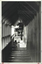 1983 Press Photo Jimmy Hightower trabalhando construção de passarela coberta - Houston comprar usado  Enviando para Brazil
