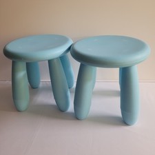 Par de 2 banquetas infantis azuis IKEA MAMMUT resistentes limpas comprar usado  Enviando para Brazil