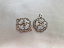 LOTE DE DOIS CONECTOR CHARME PINGENTE EXTRATOR CHANEL TREVO BRANCO QUATRO FOLHAS comprar usado  Enviando para Brazil
