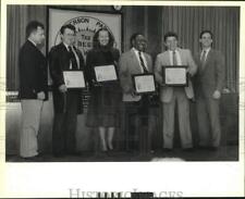 1989 Press Photo Dr. Russell Protti com premiados de "Semana de Presença Perfeita" comprar usado  Enviando para Brazil