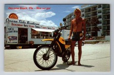 Daytona Beach FL-Florida, Homem Posando de Bicicleta, Antigo, Cartão Postal de Lembrança Vintage comprar usado  Enviando para Brazil