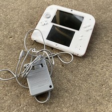 Nintendo 2ds white d'occasion  Expédié en Belgium