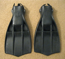 pair fins 2 dive for sale pair fins 2 dive for sale Whitehall