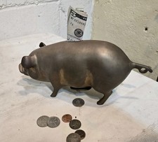 Porquinho antigo de latão maciço fundido com 10 1/2” de comprimento, usado comprar usado Porquinho antigo de latão maciço fundido com 10 1/2” de comprimento, usado comprar usado  Enviando para Brazil