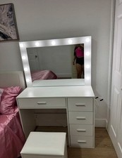 Vaidade de maquiagem branca com espelho de iluminação com cadeira pequena com muito armazenamento comprar usado  Enviando para Brazil