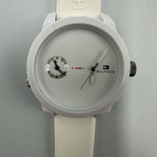 Relógio masculino Tommy Hilfiger branco mostrador duplo pulseira de silicone nova bateria 10 polegadas comprar usado Relógio masculino Tommy Hilfiger branco mostrador duplo pulseira de silicone nova bateria 10 polegadas comprar usado  Enviando para Brazil