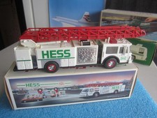1989 EDIÇÃO HESS CAMINHÃO DE BOMBEIROS BRINQUEDO A GÁS SOM DUPLO SIRENE E LUZES FUNCIONAM* LEIA A DESCRIÇÃO. comprar usado  Enviando para Brazil