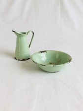 Enameled metal pitcher d'occasion  Expédié en Belgium