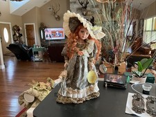 Coleção de bonecas esmeralda boneca menina porcelana verde/ouro Rich Imports Inc 15 polegadas comprar usado  Enviando para Brazil