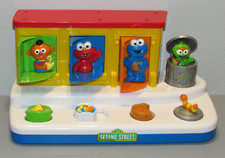 Sesame Street Pop Up Poppin Pal Brinquedo de Canto Musical Vintage 2004 Oscar FUNCIONA comprar usado  Enviando para Brazil