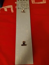 Placa de exibição suspensa na parede com clipes, veja o que eu fiz, tenente azul 24" X 6" comprar usado Placa de exibição suspensa na parede com clipes, veja o que eu fiz, tenente azul 24" X 6" comprar usado  Enviando para Brazil