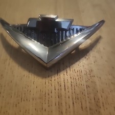 1955 Chevrolet 1 V8 emblema traseiro original vai debaixo da lanterna traseira , usado comprar usado  Enviando para Brazil