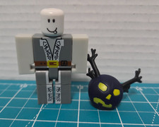 Boneco de ação Roblox Matt Dusek com chapéu minifigura "sem código" comprar usado  Enviando para Brazil