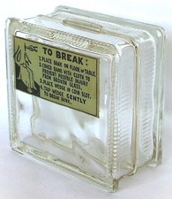 RARO Banco de Moedas Bloco de Vidro Vintage 'Veja Sua Poupança' com Para Quebrar Inst. Etiqueta em muito bom estado comprar usado  Enviando para Brazil
