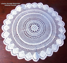 Napperon rond crochet d'occasion  Cosne-Cours-sur-Loire