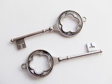 2pz ciondolo chiave usato 2pz ciondolo chiave usato  Siculiana