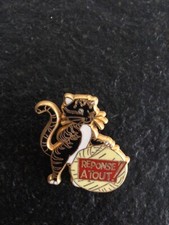 Pin badge reponse d'occasion  Charnay-lès-Mâcon