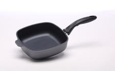 XD panela salteada quadrada antiaderente - 8" x 8" (20 cm x 20 cm), 2,1 QT (2 L) - Caixa aberta comprar usado  Enviando para Brazil