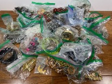Lote de bijuterias 80+ peças pacote revendedor acima de 7,5 libras comprar usado  Enviando para Brazil
