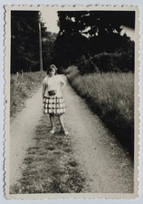 Young woman poses d'occasion  Expédié en Belgium
