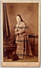 CDV LADY CABELO LONGO POR HARDEY DONCASTER FOTO ANTIGA VESTIDO EM CAMADAS VITORIANO comprar usado  Enviando para Brazil