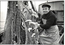Cpm fishing trawler d'occasion  Expédié en Belgium