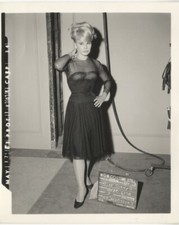 Usado, Vestido Elke Sommer The Prize Busty Glamour original 4x5 foto de teste de guarda-roupa 1963 comprar usado Usado, Vestido Elke Sommer The Prize Busty Glamour original 4x5 foto de teste de guarda-roupa 1963 comprar usado  Enviando para Brazil