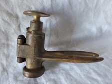 Ancienne bouchonneuse laiton d'occasion  Brienon-sur-Armançon