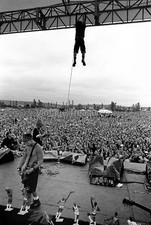 Pôster com impressão fotográfica Eddie Vedder of Pearl Jam pendurado em vigas, usado comprar usado  Enviando para Brazil