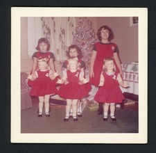 Vestidos combinando para meninas assustadoras bonecas tamanho real árvore de Natal foto vintage década de 1960, usado comprar usado  Enviando para Brazil