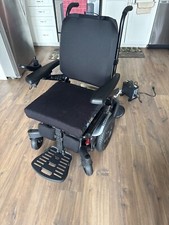 Silla de ruedas eléctrica Q400M - Ligeramente usada, gran forma, diseño negro y gris segunda mano  Embacar hacia Mexico