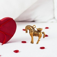Statuette cavalli regalo usato  Spedire a Italy