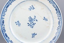 Placa de porcelana chinesa antiga exportação azul branco era Qianlong século XVIII comprar usado Placa de porcelana chinesa antiga exportação azul branco era Qianlong século XVIII comprar usado  Enviando para Brazil