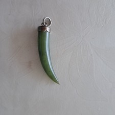 Jade anhänger zahnform gebraucht kaufen  Berlin