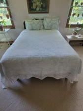 Beautiful white lacy for sale  Girard