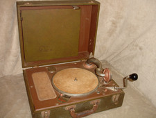 Vintage decca suitcase for sale  Alma