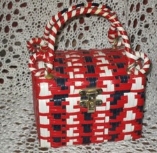 RARO Vintage Hong Kong VERMELHO BRANCO AZUL Tecido Caixa de Vime Bolsa Cesta de Plástico Muito Bom Estado Usado comprar usado  Enviando para Brazil