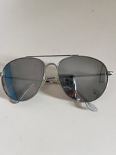 Occhiali sole grigi usato Occhiali sole grigi usato  Fisciano