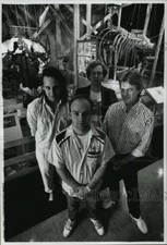 Pulseira 1990 Press Photo braços, pernas e pés - mja20787 comprar usado  Enviando para Brazil