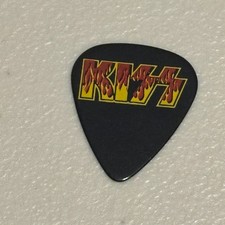 KISS TOMMY THAYER ASSINATURA PALHETA DE GUITARRA 2008 ALIVE 35 TURNÊ MANDALAY BAY CONCERTO comprar usado KISS TOMMY THAYER ASSINATURA PALHETA DE GUITARRA 2008 ALIVE 35 TURNÊ MANDALAY BAY CONCERTO comprar usado  Enviando para Brazil