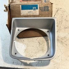Novo OEM 365711 GM 1976 77 78 Chevrolet Chevette Scooter farol moldura lado esquerdo comprar usado  Enviando para Brazil