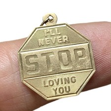 Berloque pingente LUX vintage ouro 14k sinal de parada, nunca pare de te amar, usado comprar usado  Enviando para Brazil