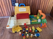Vintage 1988 Fisher Price Little People 2550 Conjunto de Jogo para Casa Escolar com Playground comprar usado  Enviando para Brazil