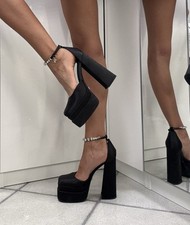 Scarpe versace con usato  Campi Bisenzio