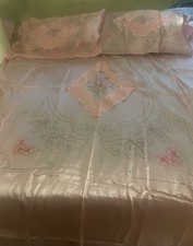 Roupa de cama bordada de cetim japonesa vintage da década de 1940 2 fronhas de travesseiro e 1 colcha comprar usado  Enviando para Brazil