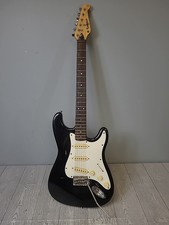 Guitarra elétrica 4/4 Lotus Stratocaster preta e branca com estojo macio - Não testada comprar usado  Enviando para Brazil