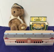 York Fair Collection: Boyd's Bear #4, Matchbox VW Bus 2002 And Cats Meow Toyota  comprar usado  Enviando para Brazil