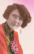 Portrait women brown d'occasion  Expédié en Belgium