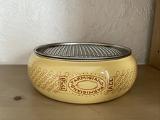 Ralador e tigela vintage Parmigiano ACC 1958 em forma de roda de queijo, usado comprar usado  Enviando para Brazil