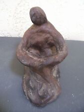 Terracotta sculpture signed. d'occasion  Fayence